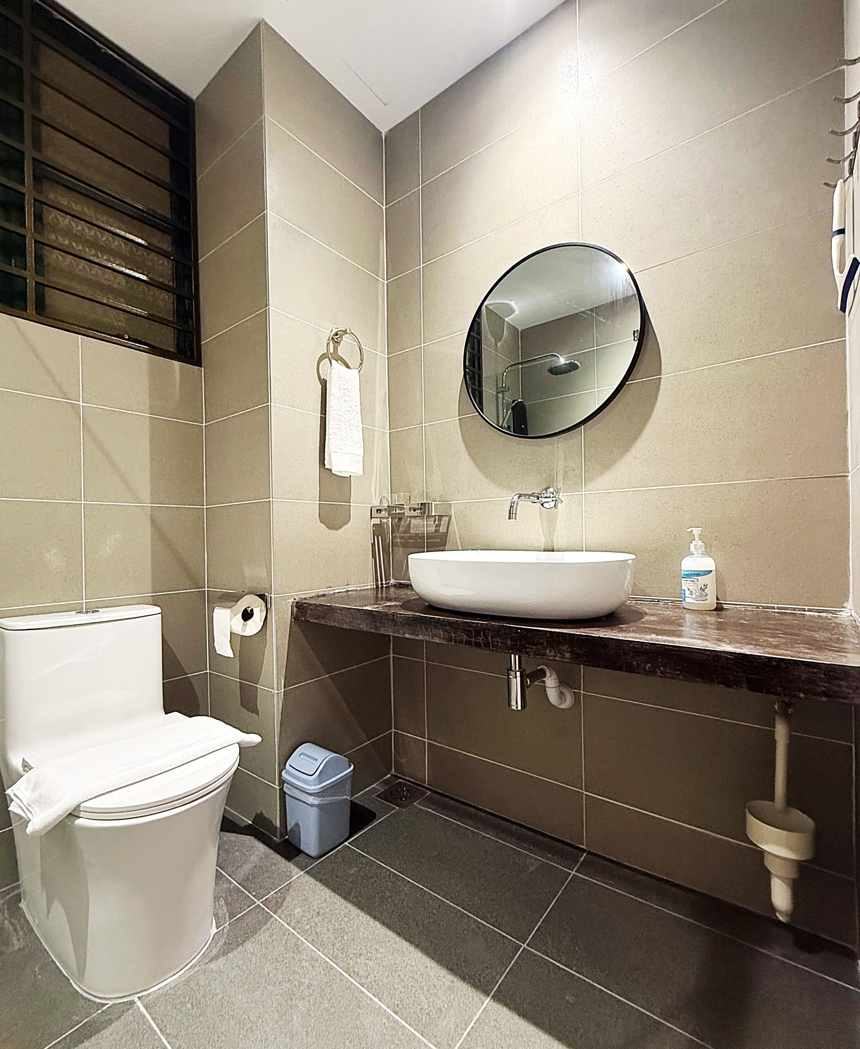 seanest residence 14 | bathroom | shower, rainfall showerhead, free toiletries, hair dryer
