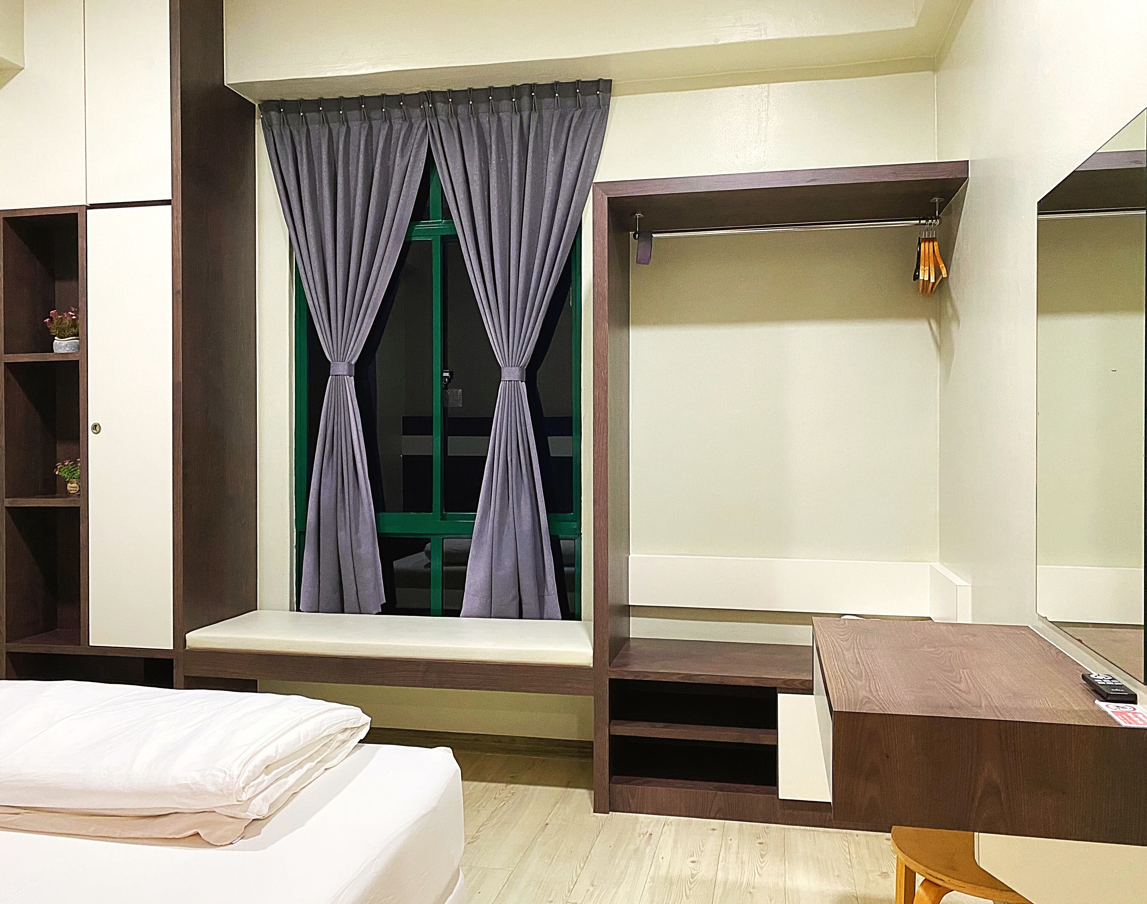 3 bedrooms, premium bedding, down duvets, memory-foam beds