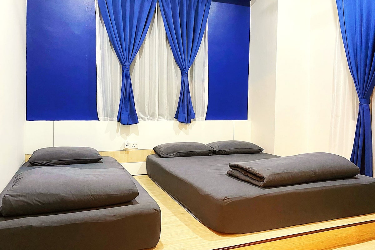 3 bedrooms, premium bedding, down duvets, memory-foam beds