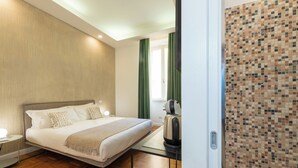 King Room | 羽毛の掛け布団、低反発ベッド、ミニバー、セーフティボックス (室内)