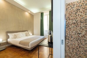 King Room | Down duvets, memory-foam beds, minibar, in-room safe - Nox (Rome)