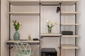 King Room | 羽毛の掛け布団、低反発ベッド、ミニバー、セーフティボックス (室内)
