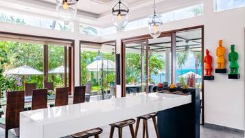 Lotus Beach Villa | Opções para refeição no quarto