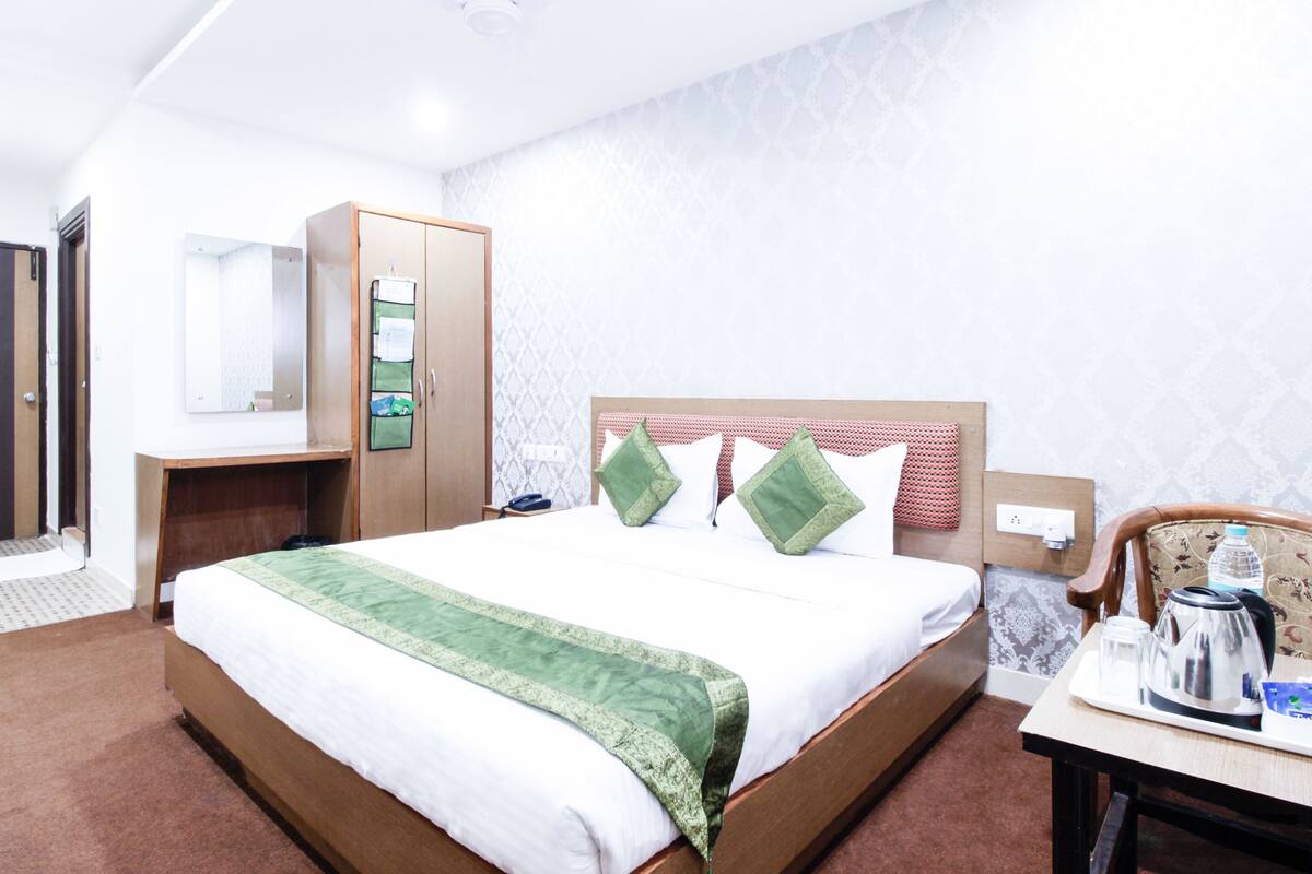 Standard Room | Desk, rollaway beds, free WiFi