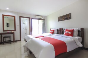 Habitación superior con 2 camas individuales | Escritorio, wifi gratis y ropa de cama