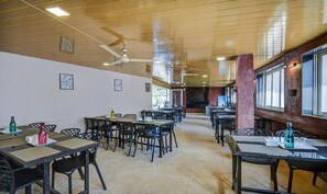 Restaurant - Treebo JP Cottage (Mahabaleshwar)