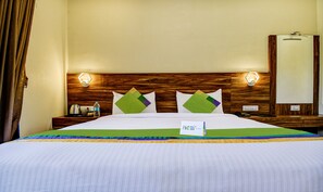 Deluxe Ac room with balcony | Desk, free WiFi, bed sheets - Treebo JP Cottage with Swimming Pool (Mahabaleshwar)