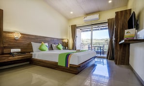 Premium Double Room | Desk, rollaway beds, free WiFi, bed sheets - Treebo JP Cottage (Mahabaleshwar)