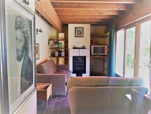 Maisonette, 1 Schlafzimmer, Terrasse, Stadtblick | Wohnbereich | Flachbildfernseher