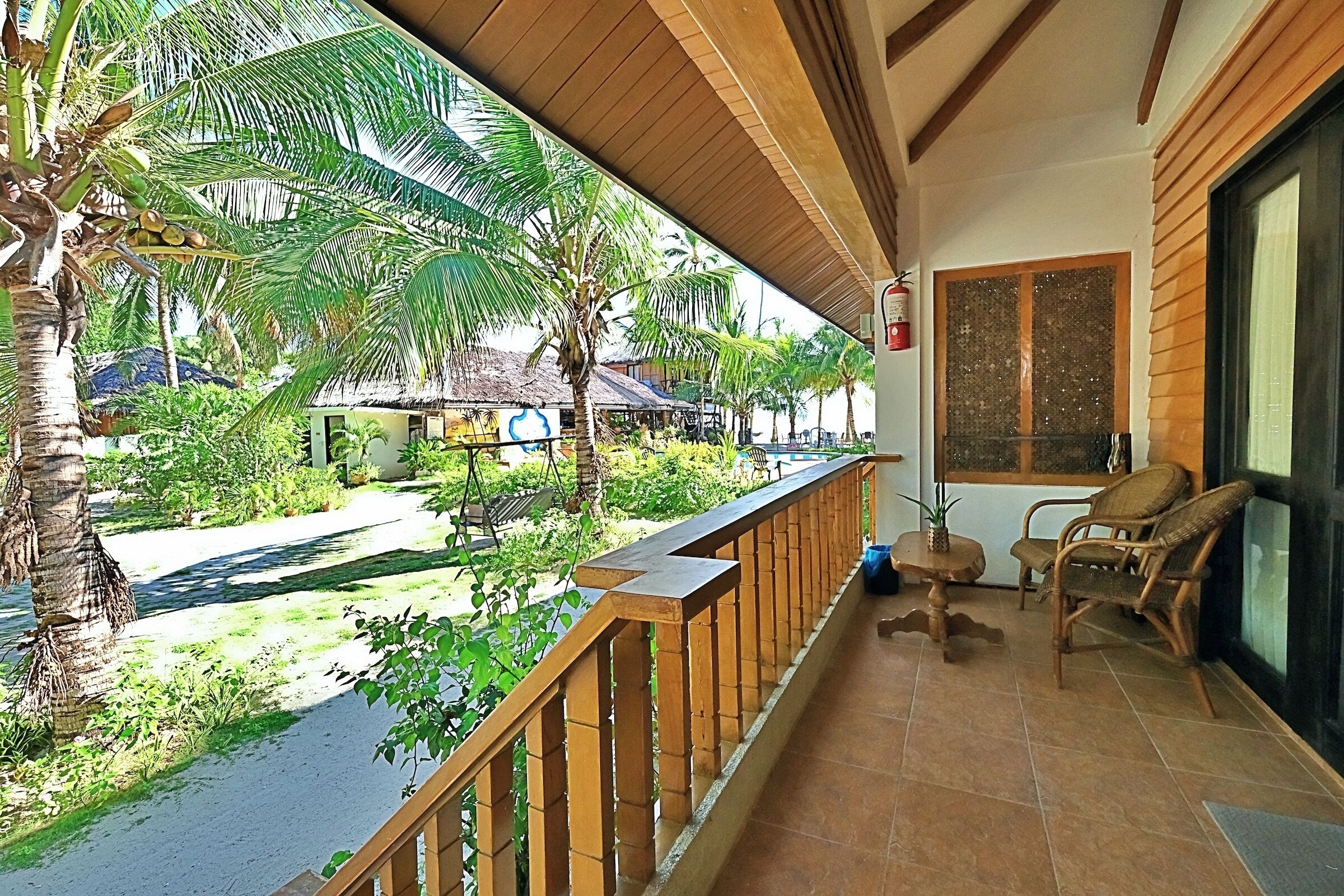 classic bungalow, 1 queen bed | terrace/patio