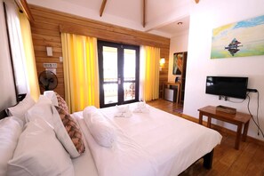 Bungalow clásico, 1 cama de matrimonio | Ropa de cama de alta calidad, caja fuerte, decoración individual