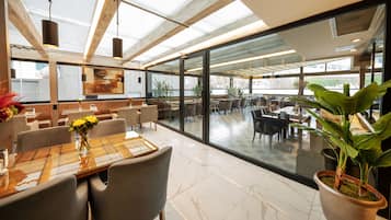 Frühstück, Mittagessen und Abendessen