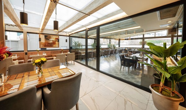 Frühstück, Mittagessen und Abendessen