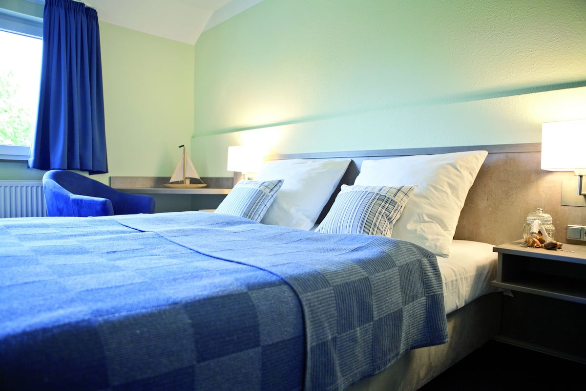 Rollaway beds, bed sheets