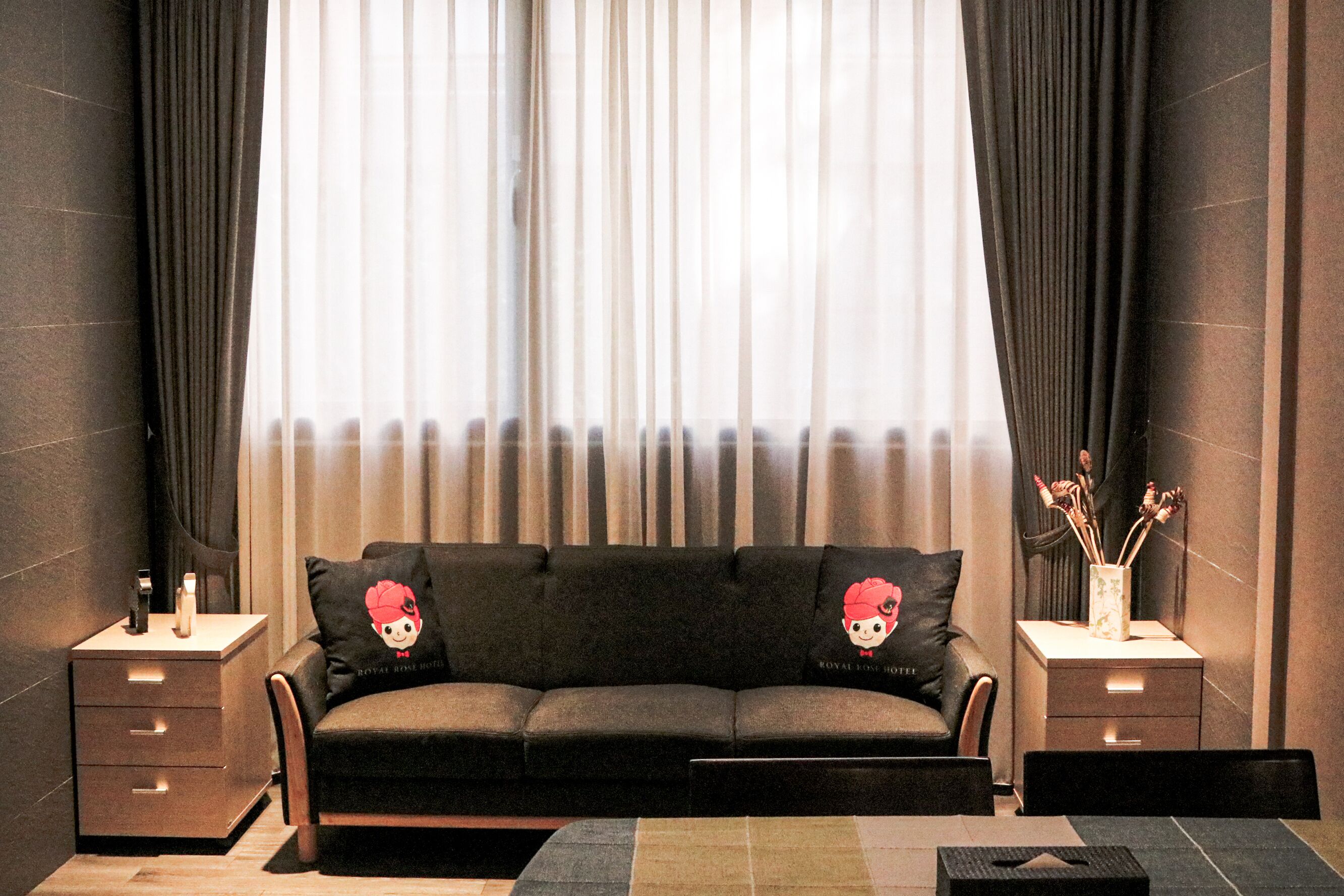 Elite Quadruple Room, Multiple Beds, Non Smoking, City View | Living room