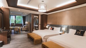 A hotel room with two beds, a desk, and a seating area. - Royal Rose Hotel Xinsheng (Taipei)