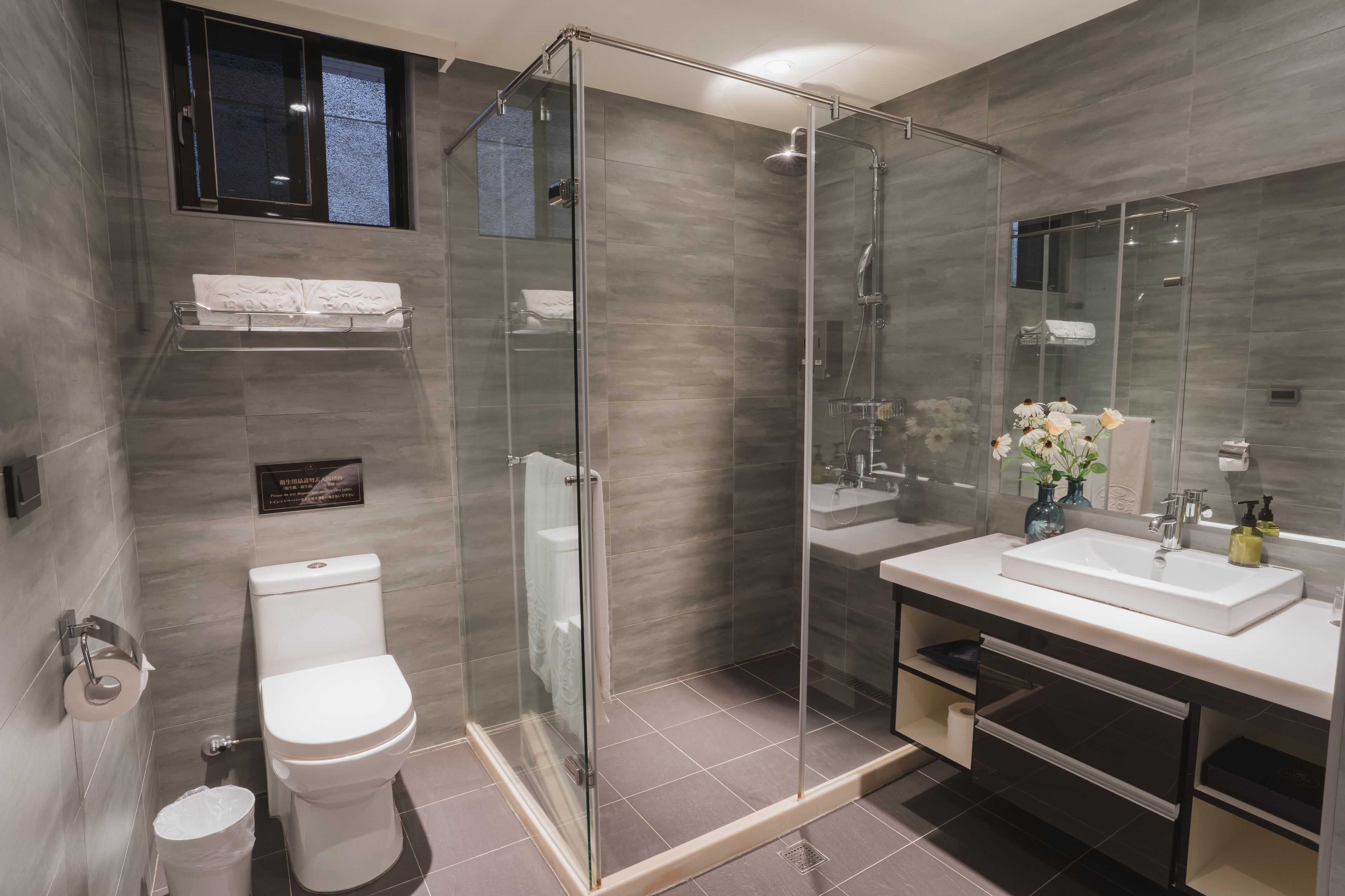 family quadruple room, multiple beds, non smoking, city view | bathroom | hair dryer, slippers, towels