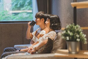 Elite Quadruple Room, Multiple Beds, Non Smoking, City View | 1 bedroom, in-room safe, blackout drapes, iron/ironing board - Royal Rose Hotel Xinsheng (Taipei)