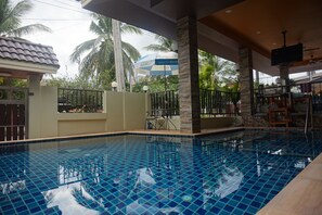 室外泳池