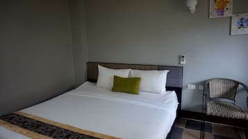Quarto casal standard | Escrivaninha, cortinas blackout, Wi-Fi de cortesia