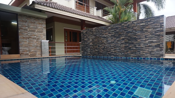Outdoor pool - Nasa Mansion (Wichit)