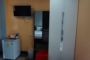 Desk, blackout curtains, free WiFi