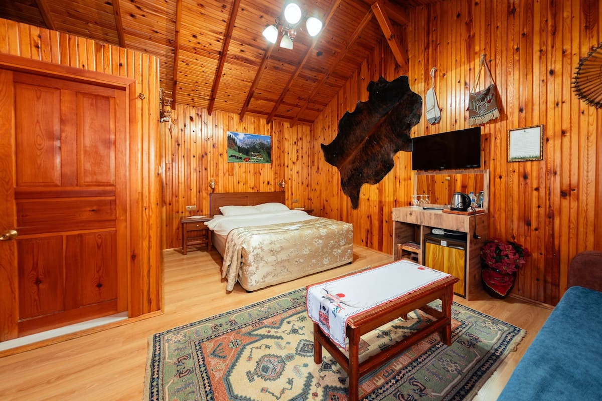 bungalow | 1 bedroom, minibar, desk, iron/ironing board