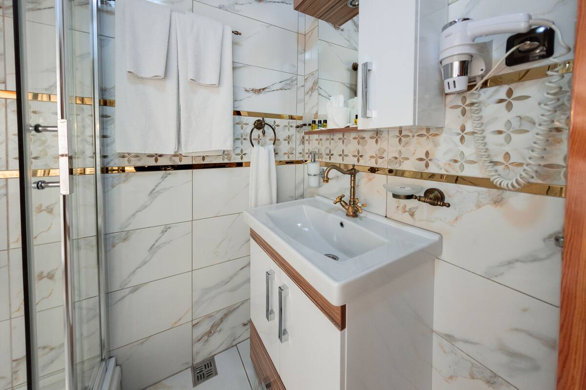 duplex bungalow house | bathroom | combined shower/bathtub, free toiletries, hair dryer, slippers