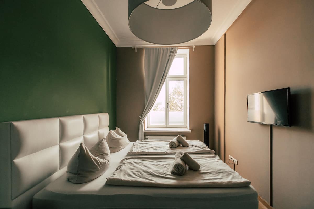 *Grand Boho* 4-Room Apartment with Kitchen and Balcony