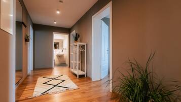 *Big Rooftop* 3-Room Apartment with Kitchen and Terrace | 1 bedroom, individually decorated, individually furnished