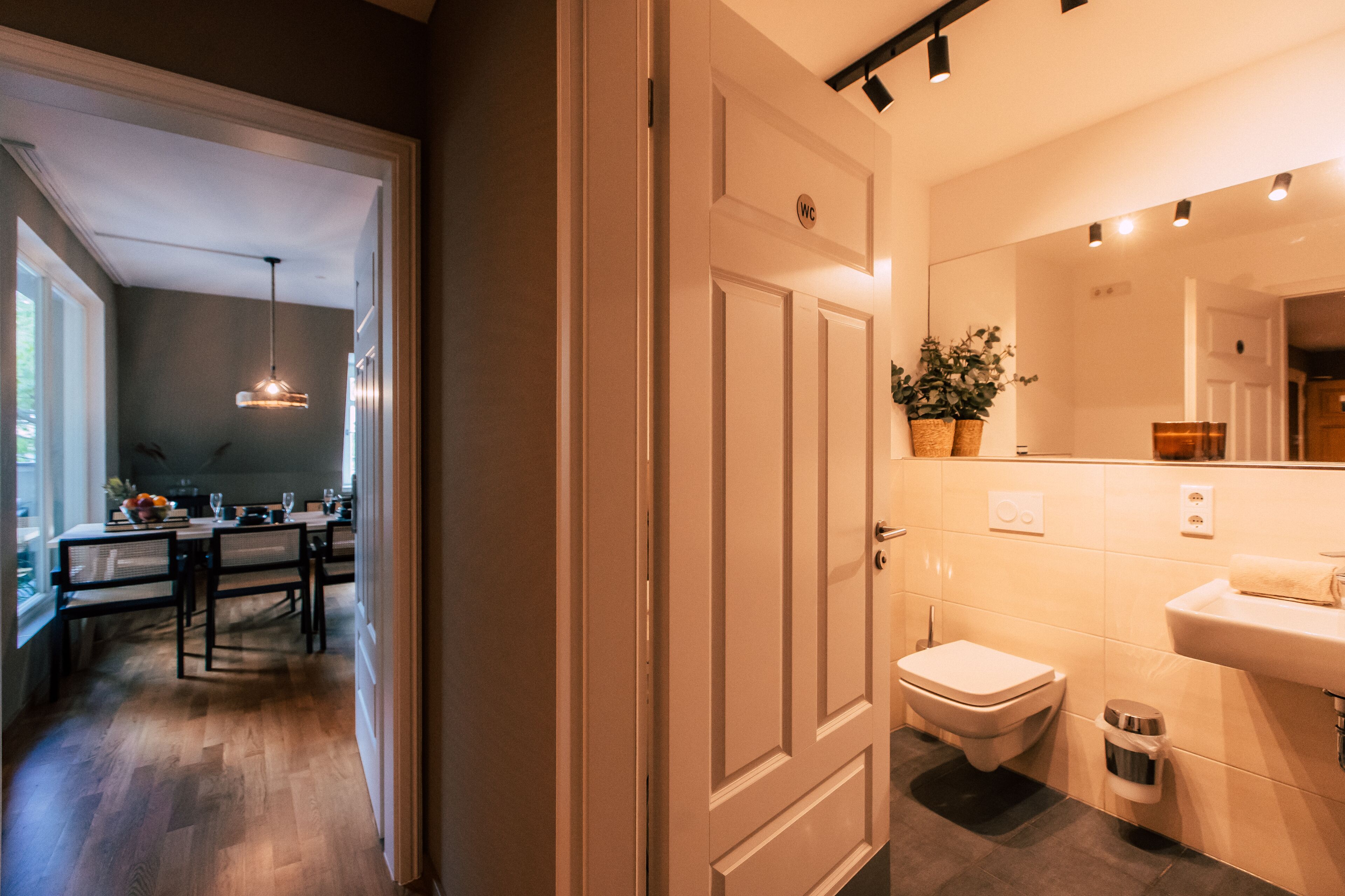 *big rooftop* 3-room apartment with kitchen and terrace | bathroom | hair dryer, towels, soap, shampoo