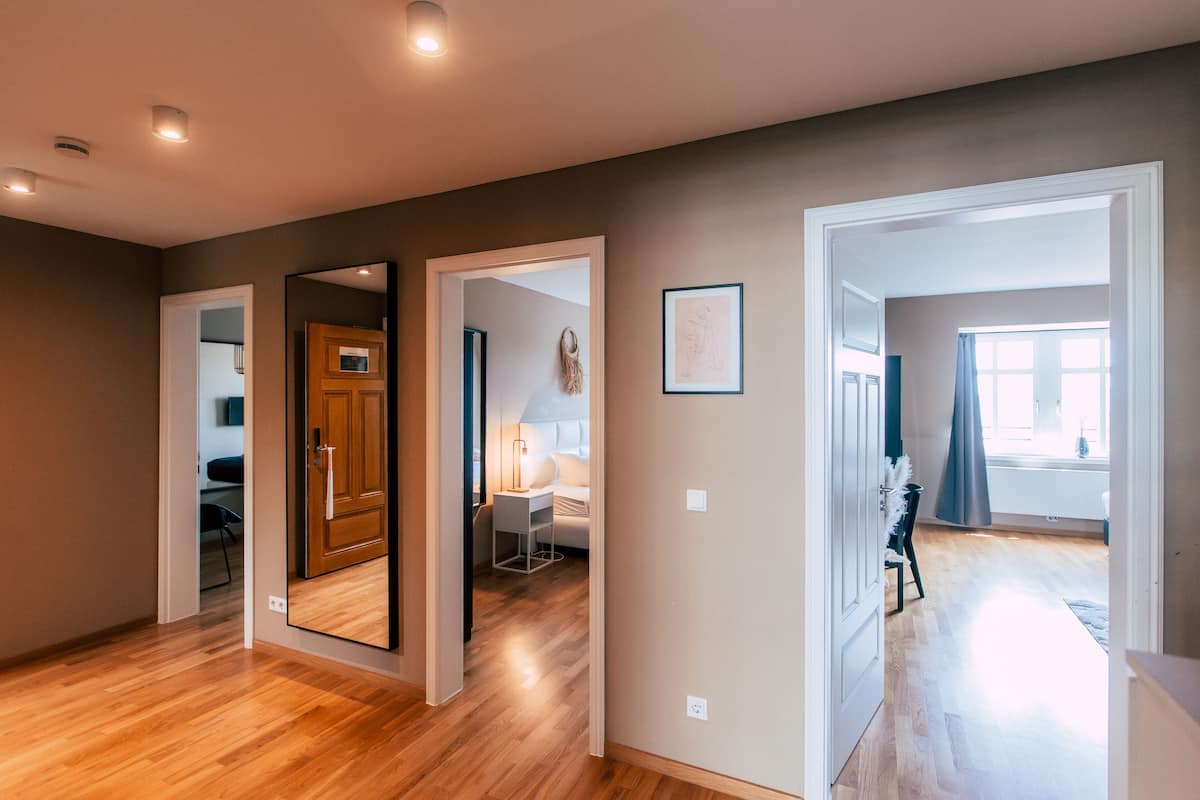 *Grand Rooftop* 4-Room Apartment with Kitchen and Terrace