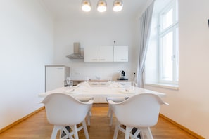 *Superior* 2-Room Apartment with Kitchen | Living area | Flat-screen TV - Luga Homes – Stadthaus (Leipzig)