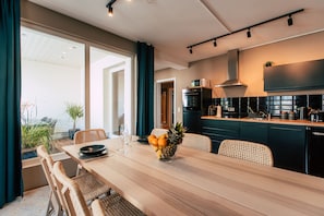 *Grand Rooftop* 4-Room Apartment with Kitchen and Terrace | Living area | Flat-screen TV - Luga Homes – Stadthaus (Leipzig)