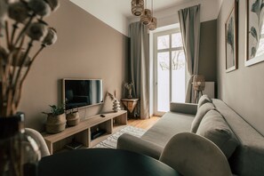 *Boho* 2-Room Apartment with Kitchen and Balcony | Living area | Flat-screen TV - Luga Homes – Stadthaus (Leipzig)