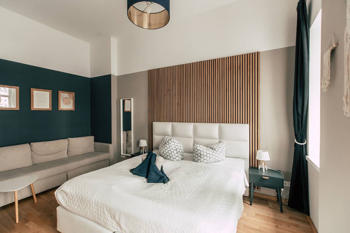 *Lovely Boho* 2-Room Apartment with Kitchenette and Balcony