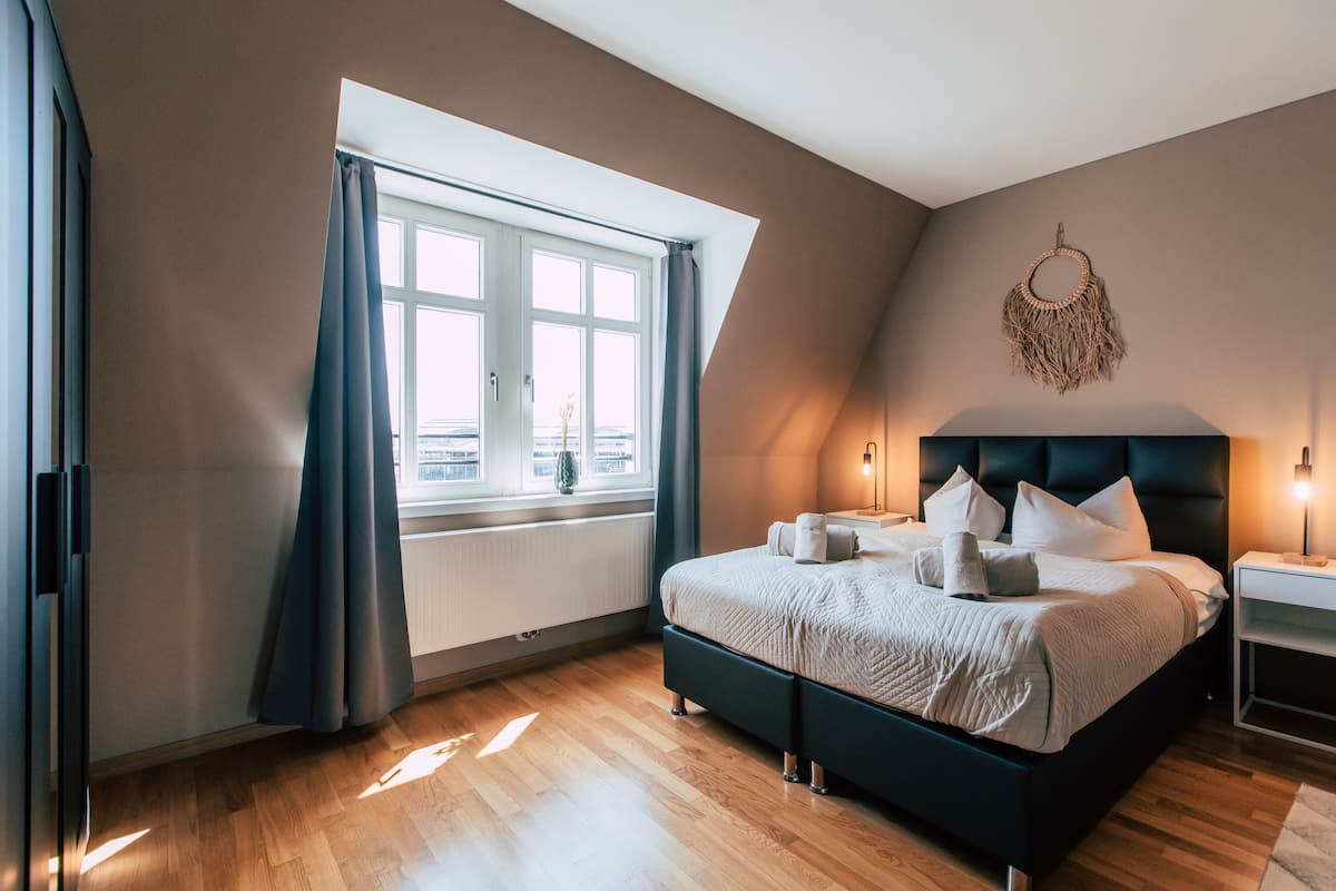 *Grand Rooftop* 4-Room Apartment with Kitchen and Terrace