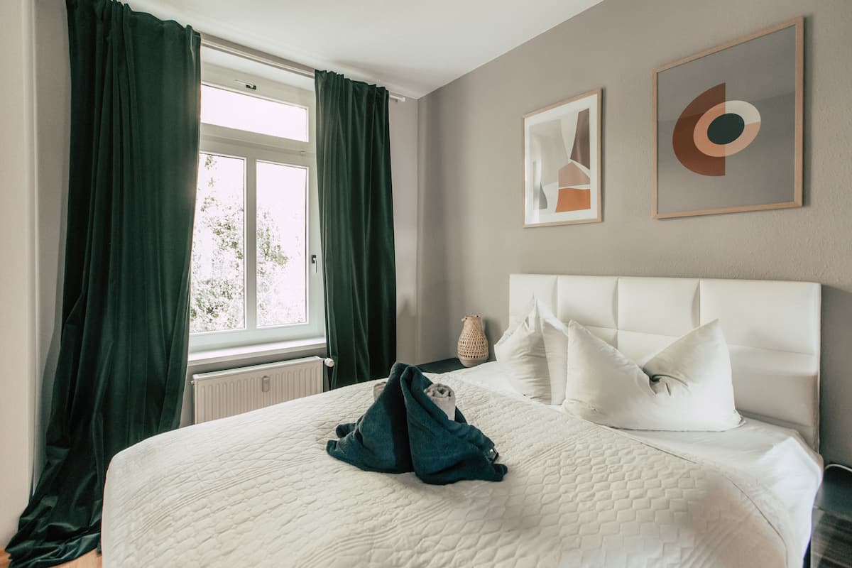 *Big Botanical* 2-Room Apartment with Kitchen