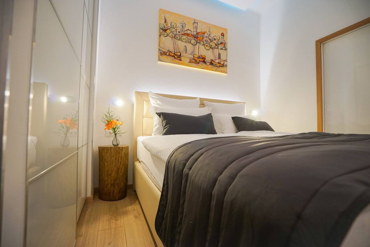 Studio – comfort | Safe på rommet, lydisolert, wi-fi (inkludert) og sengetøy
