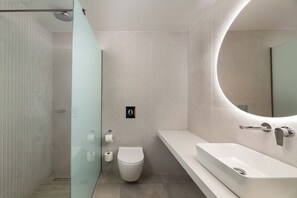 Double Room | Bathroom | Shower, hair dryer, towels - Aquarius Beach Hotel (Rhodes)