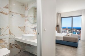 Zimmer | Badezimmer | Dusche, Haartrockner, Handtücher