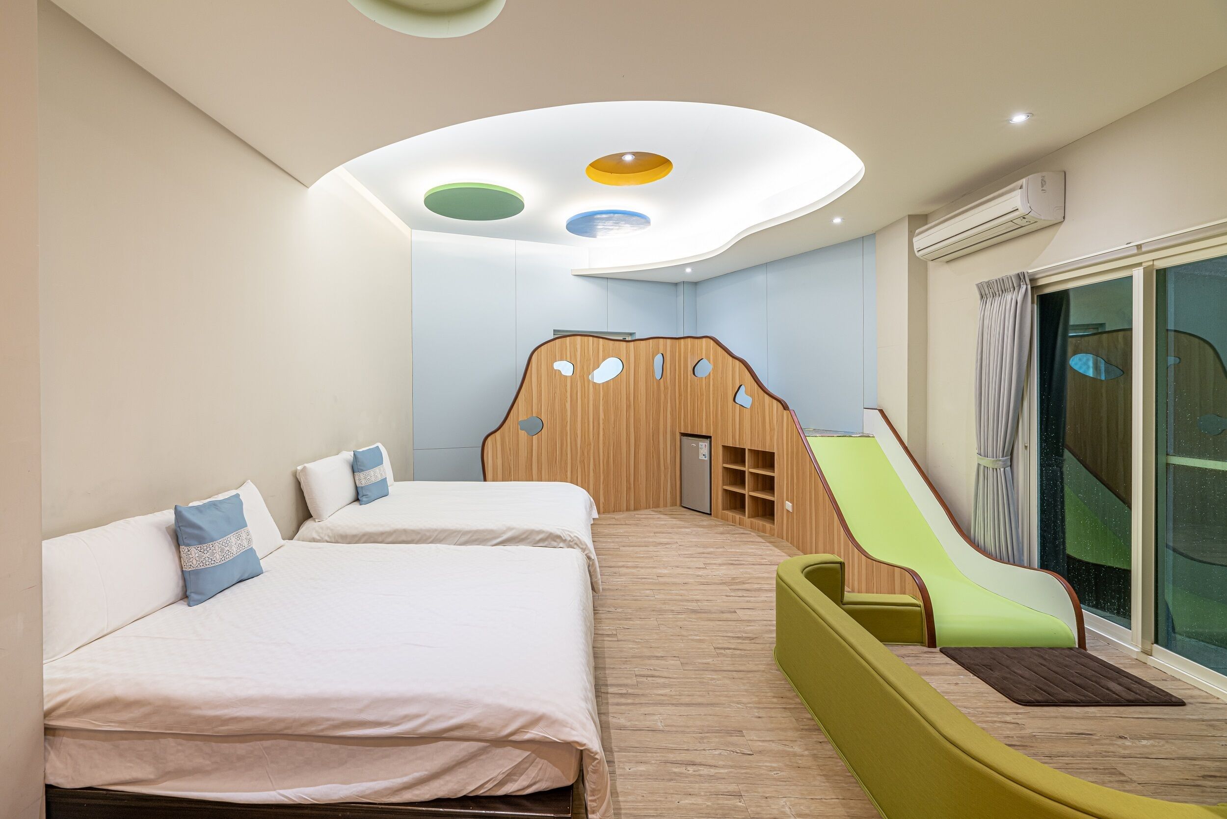 Club Room | Individually decorated, individually furnished, laptop workspace