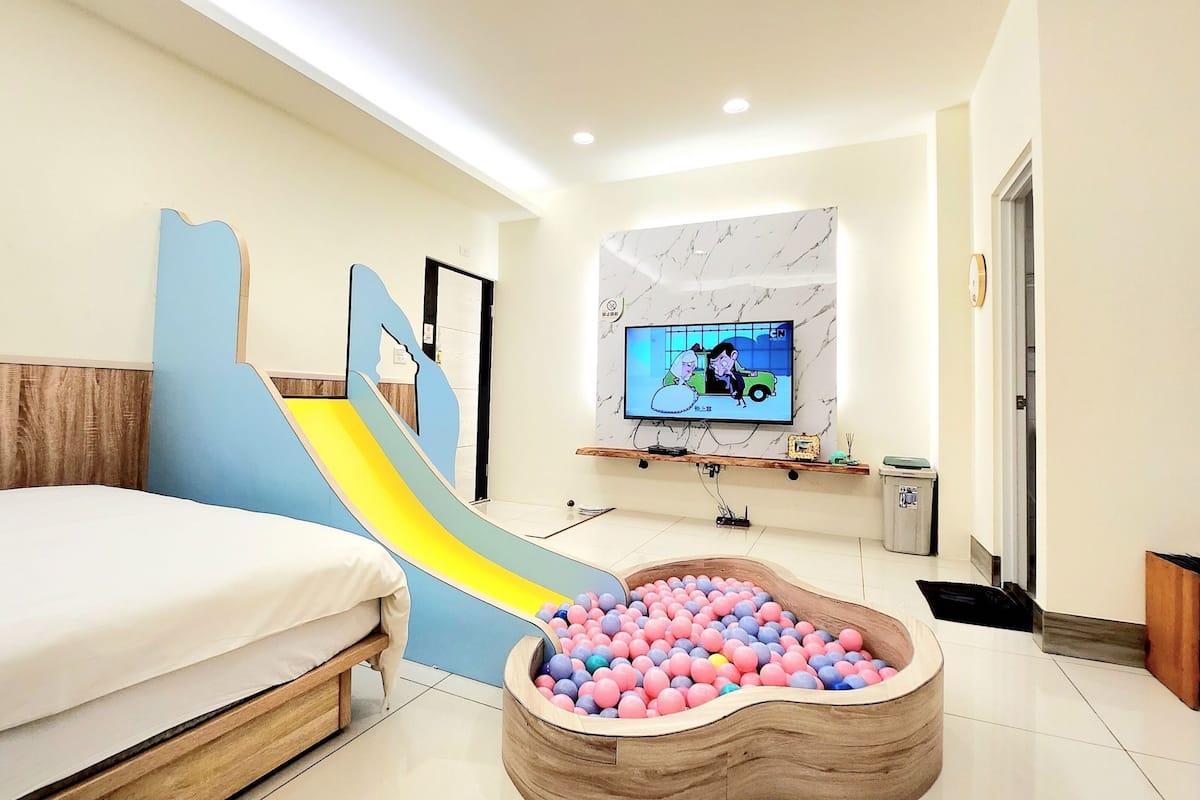 Deluxe Quadruple Room | 1 bedroom, individually decorated, individually furnished