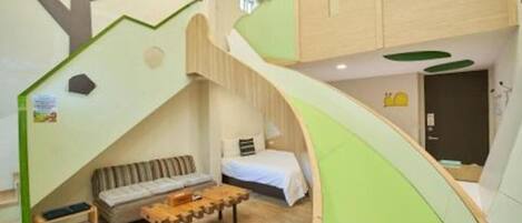 Signature-ullakkohuoneisto | Yksilöllisesti sisustettu, yksilöllisesti kalustettu