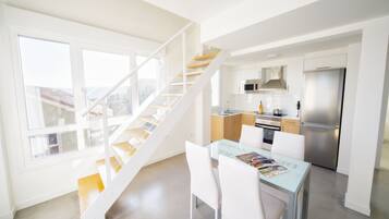 StrykjÀrn/strykbrÀda, gratis wi-fi och sÀngklÀder