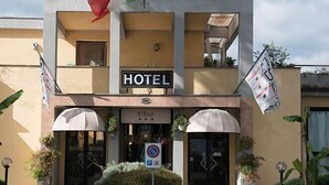 A hotel with a sign reading "HOTEL" and "Ebe" below it. There is a no parking sign visible in front of the entrance. - Hotel Ebe (Scarperia e San Piero)