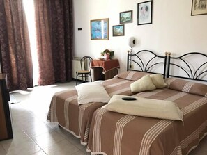 Articles gratuits dans le mini-bar, bureau, Wi-Fi gratuit