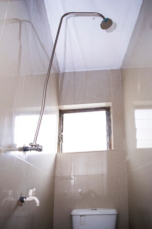 Standard Double Room | Bilik Mandi | Pancuran mandi, hulu semburan mandi hujan 