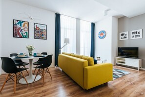 Departamento superior, 1 habitación, cocina, vista a la ciudad | Ropa de cama de alta calidad y decoración personalizada 