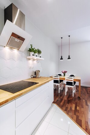 Premium Apartment, 1 Bedroom, Kitchen, City View | Private kitchenette | Fridge, microwave, oven, stovetop